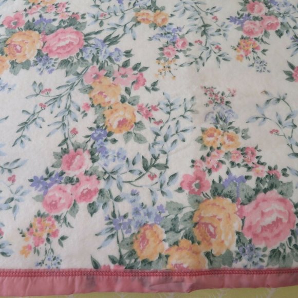 Vintage Acrylic Blend Pink Floral Thermal Blanket Satin Trim Twin 70 x 94 USA - Picture 2 of 9
